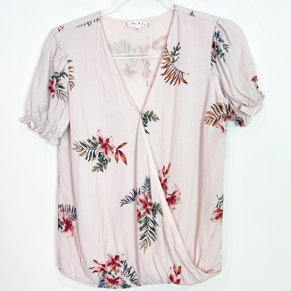 WILLOW & CLAY PALE PINK FLORAL SURPLICE NECKLINE BLOUSE WOMENS SZ XS NWOT - Picture 1 of 5